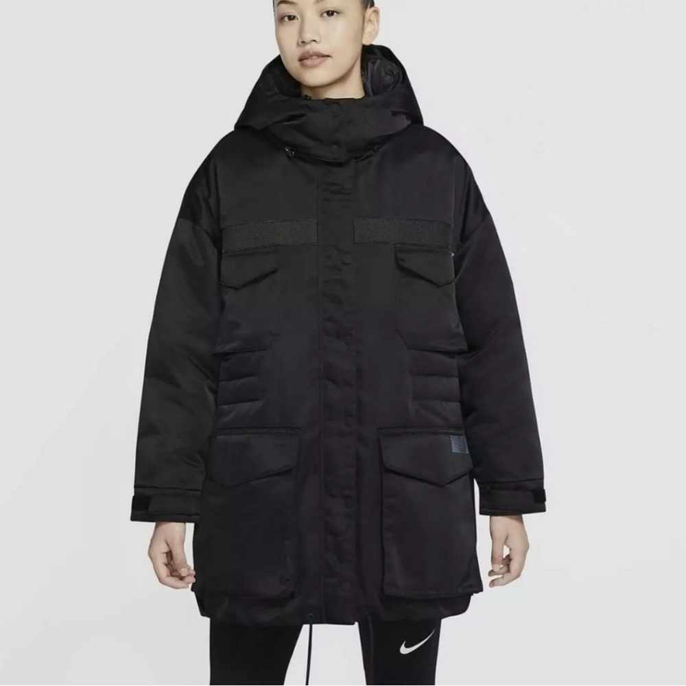 Nike Women's Black Tech City Parka Oversized - Picture 2 of 6